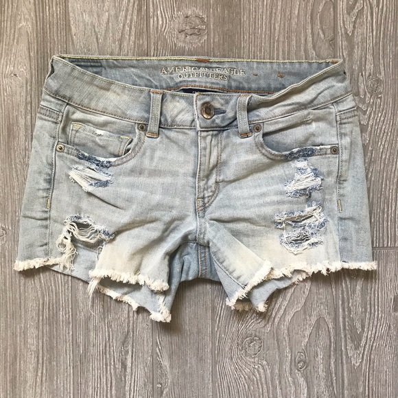 5/$20 SALE ✨ AEO Distressed Midi Stretch Light Wash Denim Jean Short - Picture 10 of 10